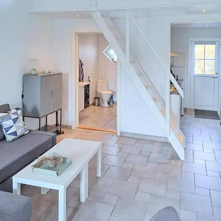Gorgeous Apartment In Vaeggerlose *