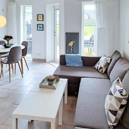 1 Bedroom Lovely In Vaeggerlose Lejlighed Bøtø By